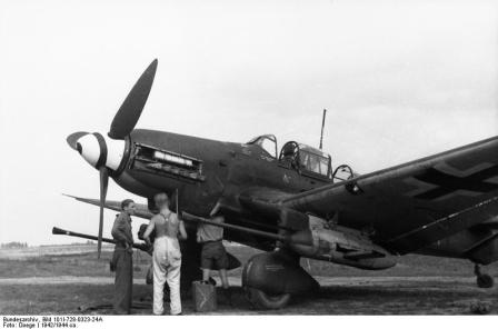 Otra imagen de Un Ju 87G-1 en tierra. El "Stuka cañón" operó exclusivamente en el Frente Oriental casi hasta el fin de la guerra (fuente: Bundesarchiv)