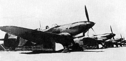 Línea de combate de Yak-1b, ya con mástiles radio