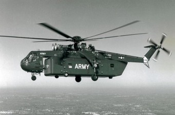Un CH-54 con su contenedor normalizado